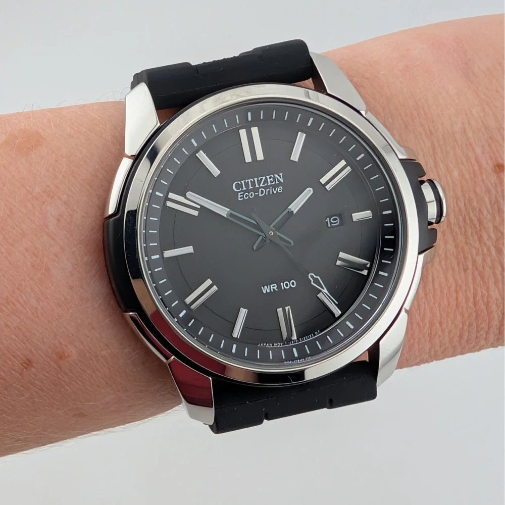 Citizen Eco-Drive Weekender J810-S082781 WR100 Black Dial Solar Men's Watch 44mm